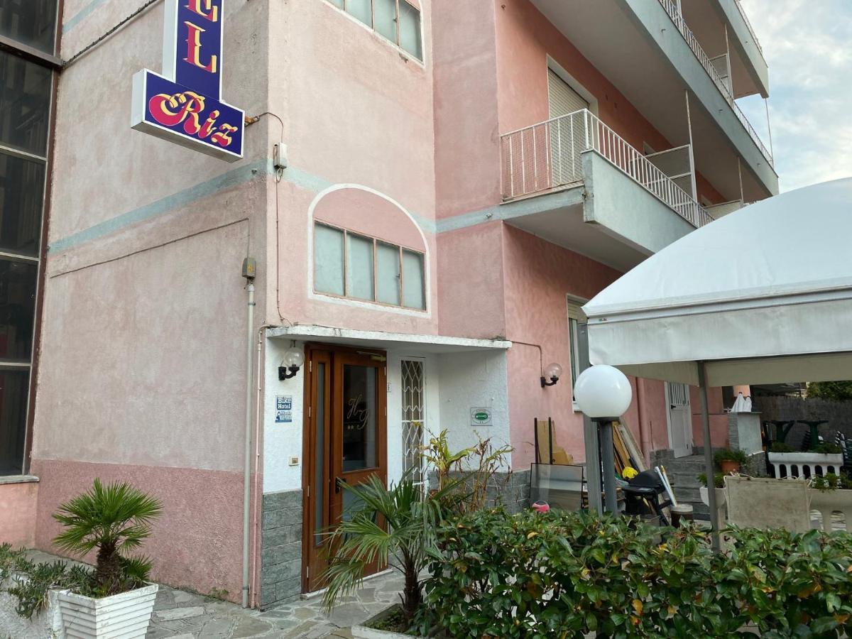 Hotel Riz Finale Ligure Extérieur photo