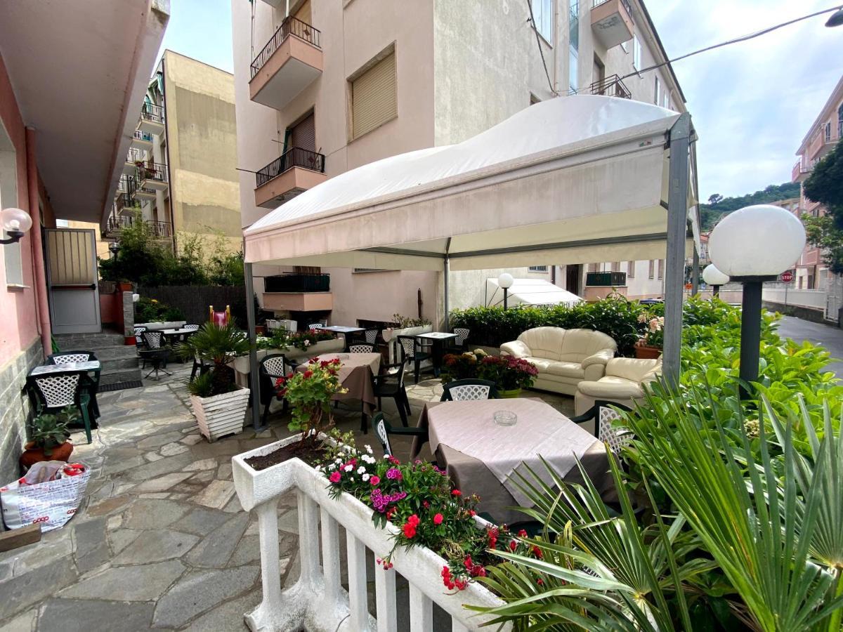 Hotel Riz Finale Ligure Extérieur photo