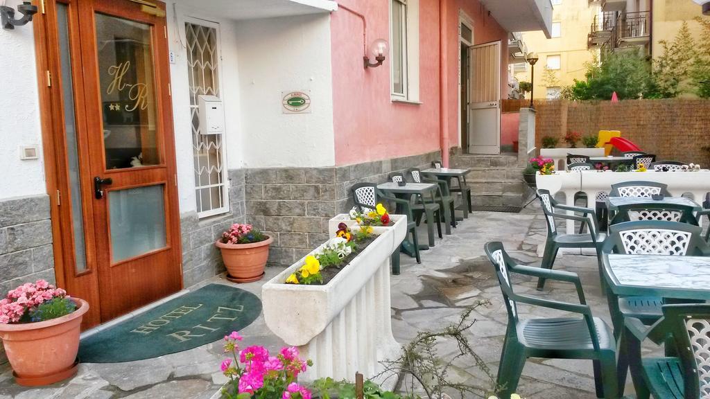 Hotel Riz Finale Ligure Extérieur photo